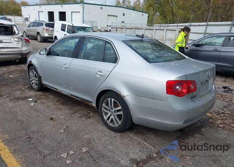 2006 Volkswagen Jetta 2.5 from USA, damaged, VIN 3VWSF71K26M779484